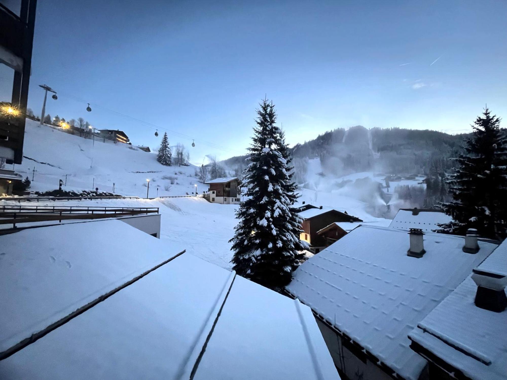 Ours Polaire Bel Appartement Village Et Pistes La Clusaz Exterior foto